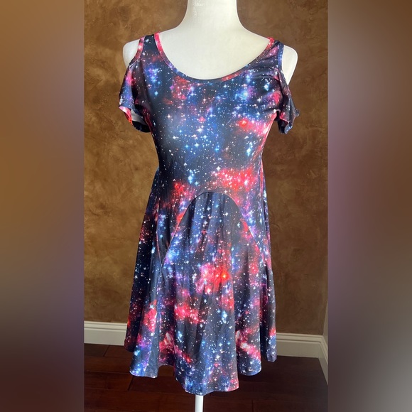 HOT TOPIC Galaxy Print Cold Shoulder Dress size Small - Picture 6 of 8